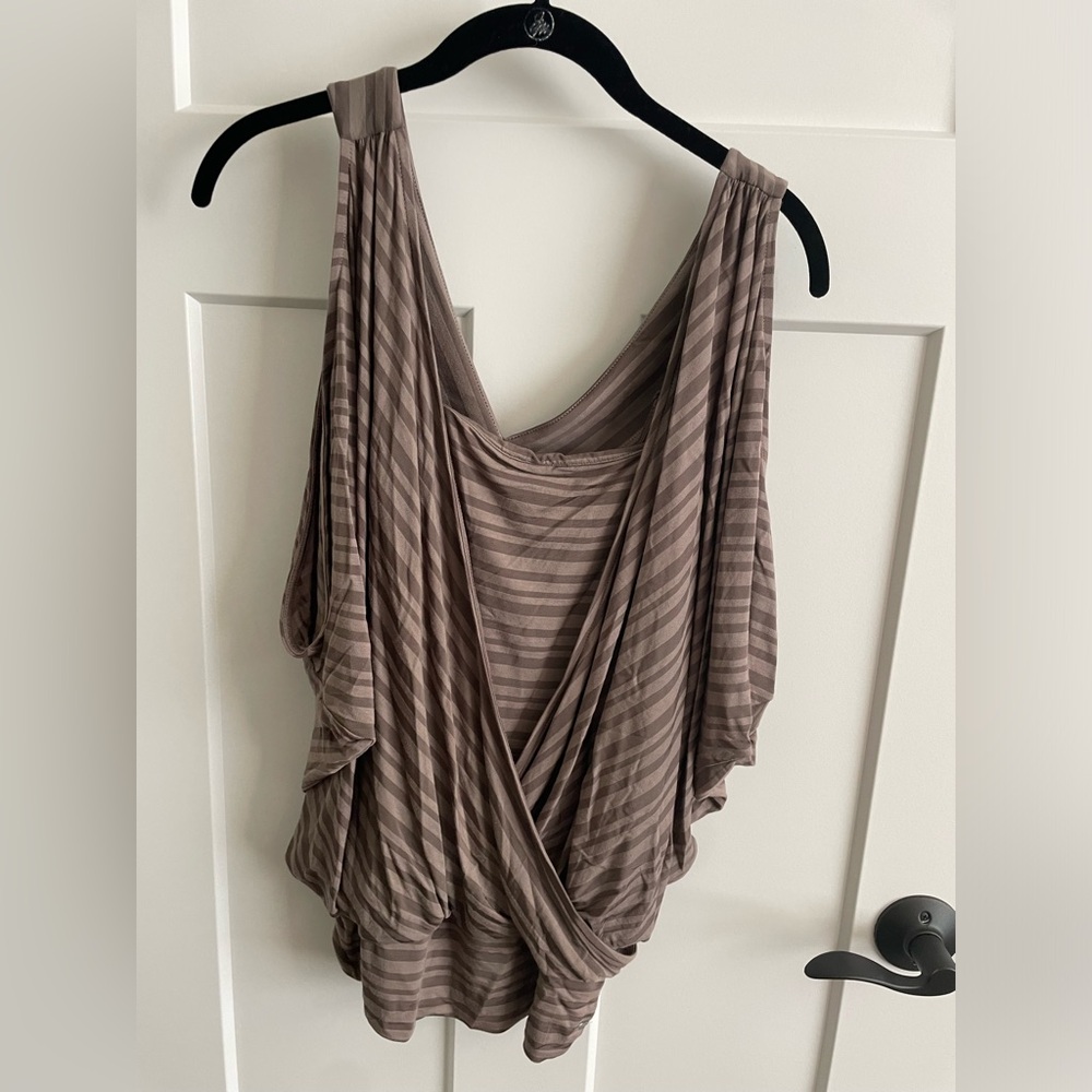 Beautiful, guess brand blouse, XS. comfortable, flowy, school, fall, teacher
